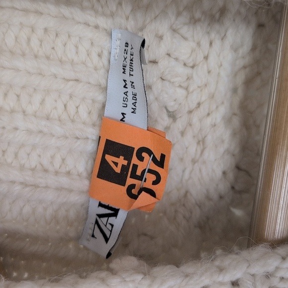 ZARA BIG CHUNKY SWEATER SIZE MEDIUM - Picture 4 of 5